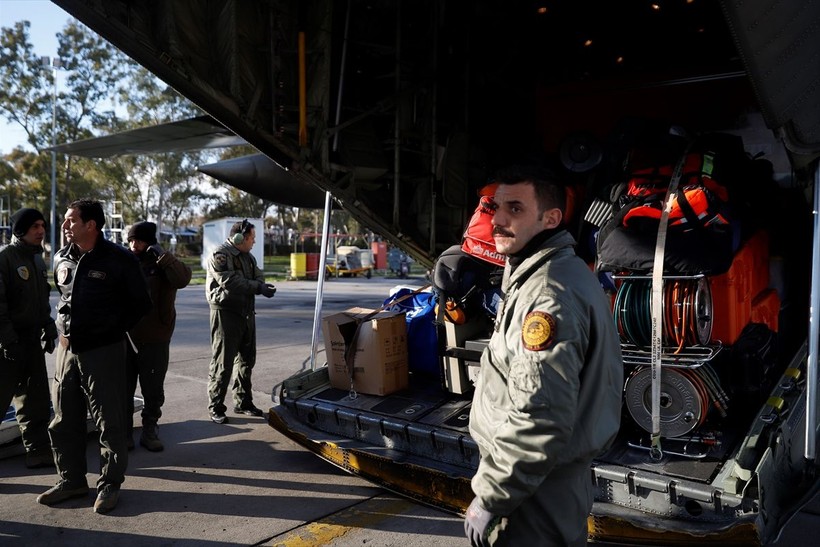 Komşu ülke Yunanistan, deprem bölgesine ikinci bir arama kurtarma ekibi gönderiyor - Resim: 3