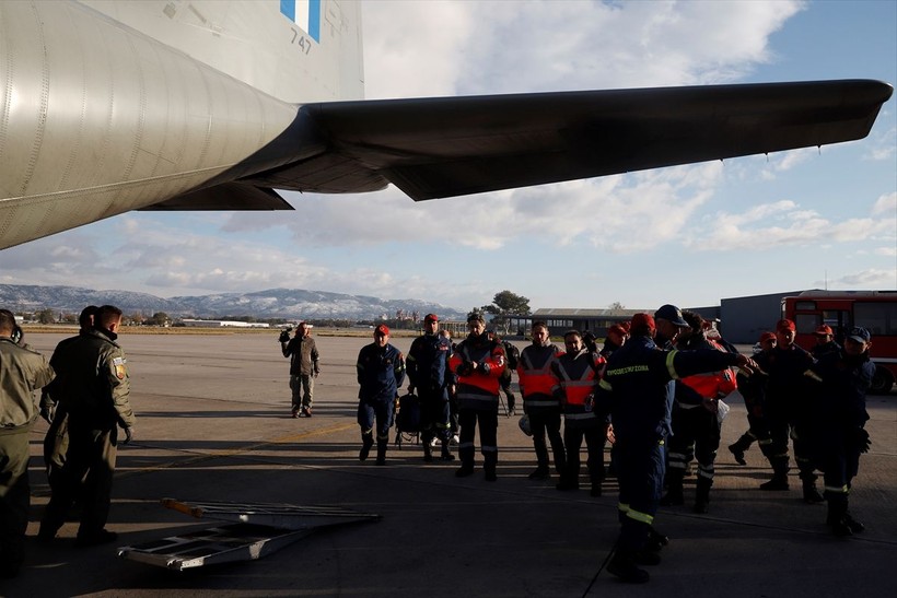 Komşu ülke Yunanistan, deprem bölgesine ikinci bir arama kurtarma ekibi gönderiyor - Resim: 6