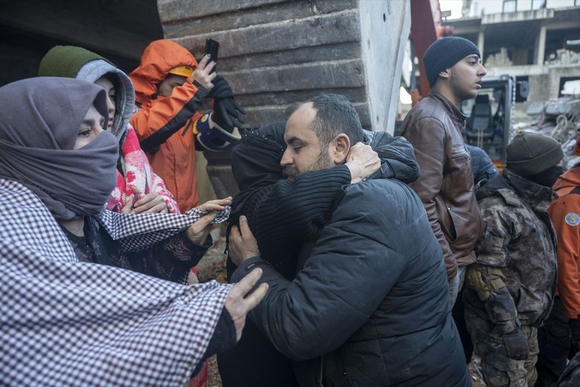 Depremin merkezi Kahramanmaraş'ta kepçe operatörü Osman Aydemir 61 yaşındaki babasını 47. saatte kurtardı - Resim: 4