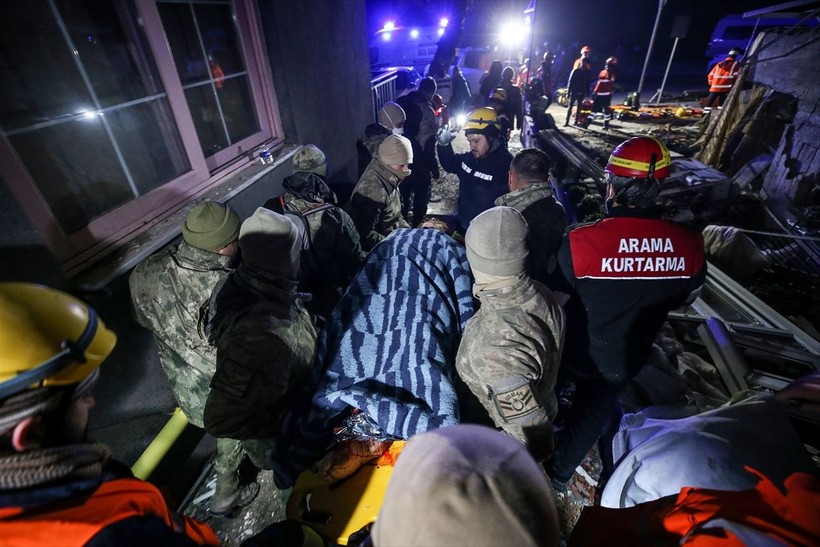 SON DAKİKA DEPREM: Kahramanmaraş merkezli depremde 3. güne girildi: Bölgeden yürek burkan fotoğraflar - Resim: 12