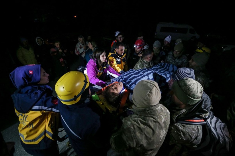 SON DAKİKA DEPREM: Kahramanmaraş merkezli depremde 3. güne girildi: Bölgeden yürek burkan fotoğraflar - Resim: 13