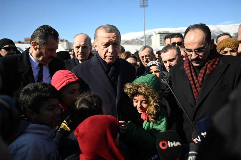 Cumhurbaşkanı Recep Tayyip Erdoğan, Onikişubat Stadyumu'nda kurulan çadır kentte vatandaşlarla görüştü - Resim: 4