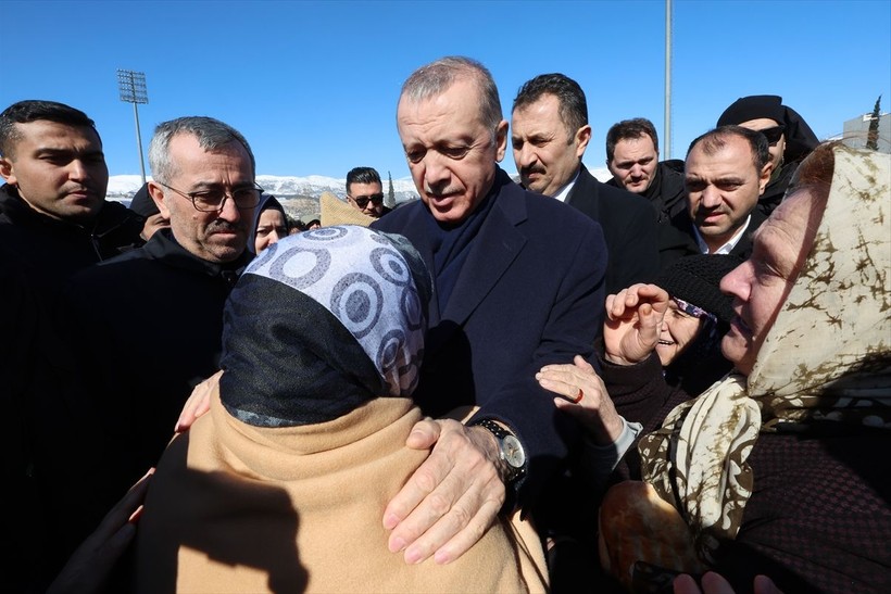 Cumhurbaşkanı Recep Tayyip Erdoğan, Onikişubat Stadyumu'nda kurulan çadır kentte vatandaşlarla görüştü - Resim: 7