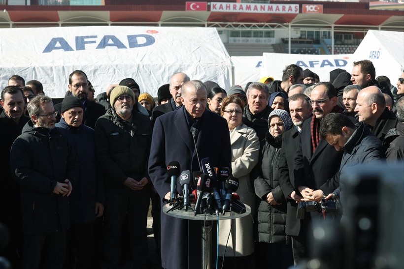 Cumhurbaşkanı Recep Tayyip Erdoğan, Onikişubat Stadyumu'nda kurulan çadır kentte vatandaşlarla görüştü - Resim: 20