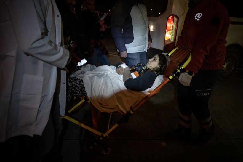 Son dakika deprem haberleri... Kahramanmaraş depreminde yaralanan 52 kişi Cumhurbaşkanlığı'na ait TC-TUR uçağıyla Ankara'ya getirildi - Resim: 3