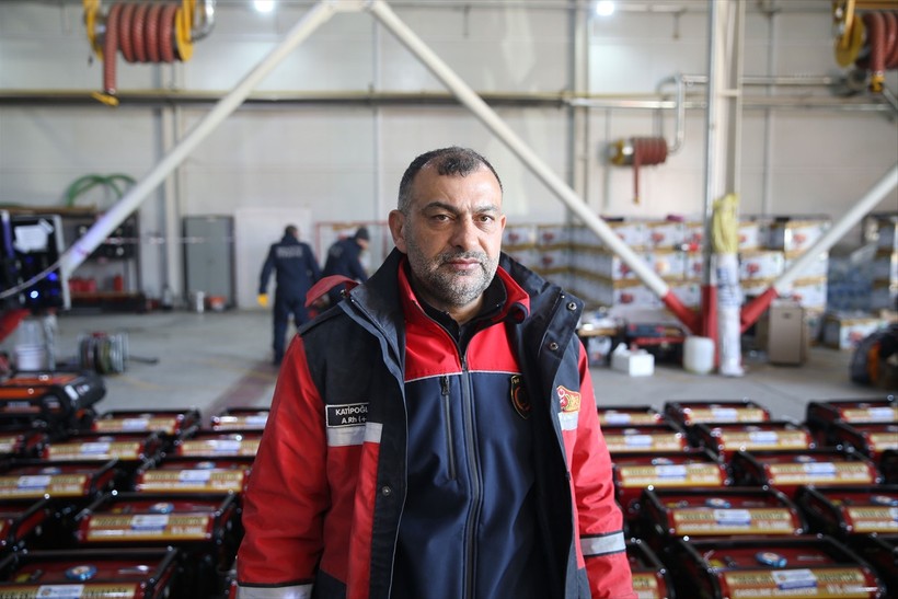 Malatya'da meydana gelen depremden etkilenen itfaiye ekipleri acılarını bir kenara bırakarak 'kahramanlık' mesaisine başladı - Resim : 4