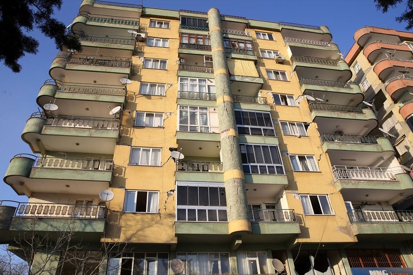 Artçılar devam ediyor! Daha büyük bir deprem olur mu? Uzmanlardan "hasarlı binalara girmeyin" uyarısı! - Resim: 4
