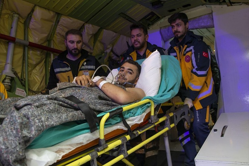 İstanbul'a uçakla getirilen 3 bin 389 yaralı taburcu edilirken bin 271 kişinin tedavisi sürüyor - Resim: 1