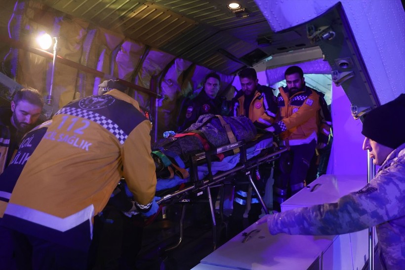 İstanbul'a uçakla getirilen 3 bin 389 yaralı taburcu edilirken bin 271 kişinin tedavisi sürüyor - Resim: 7
