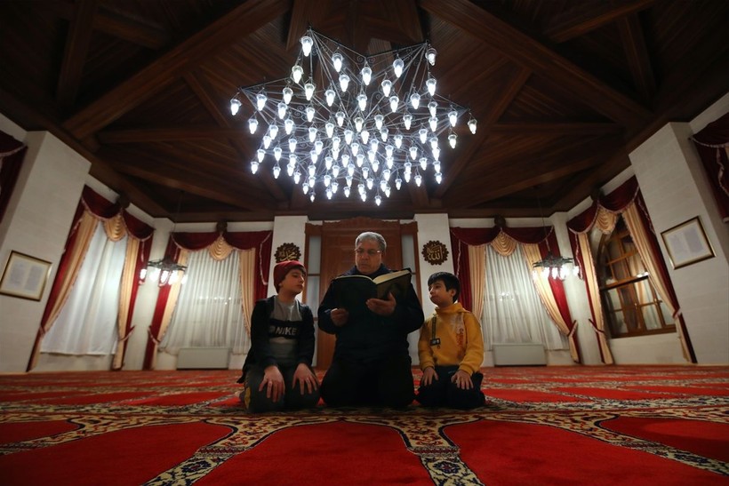 Türkiye'nin dört bir yanında Miraç Kandili idrak edildi! Dualar depremzedeler için - Resim: 75