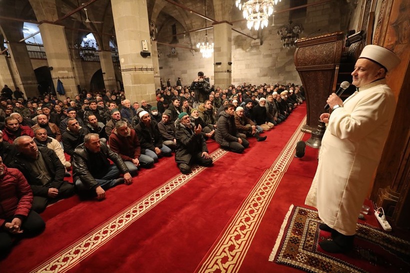 Türkiye'nin dört bir yanında Miraç Kandili idrak edildi! Dualar depremzedeler için - Resim: 63