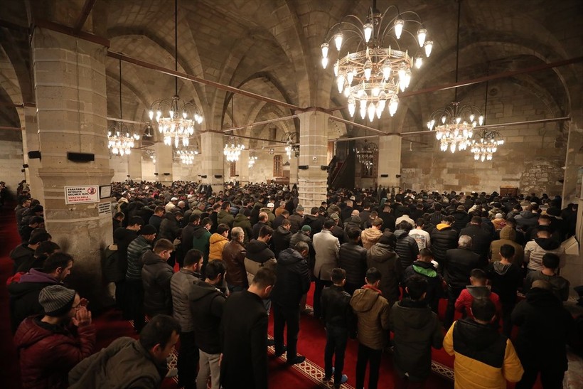 Türkiye'nin dört bir yanında Miraç Kandili idrak edildi! Dualar depremzedeler için - Resim: 66