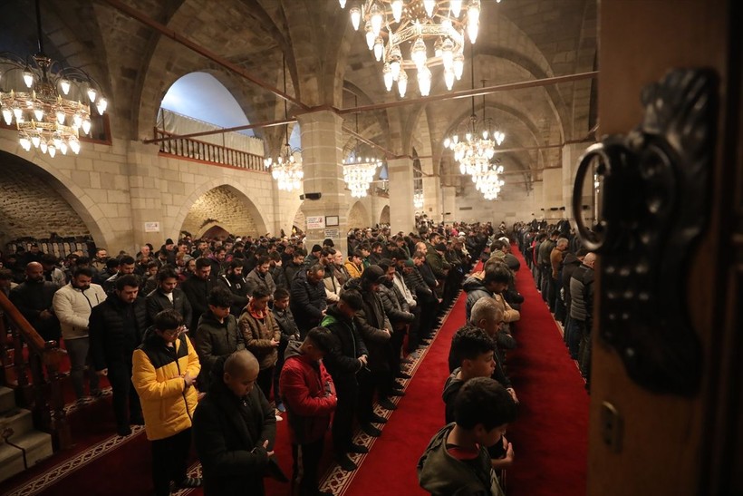 Türkiye'nin dört bir yanında Miraç Kandili idrak edildi! Dualar depremzedeler için - Resim: 67