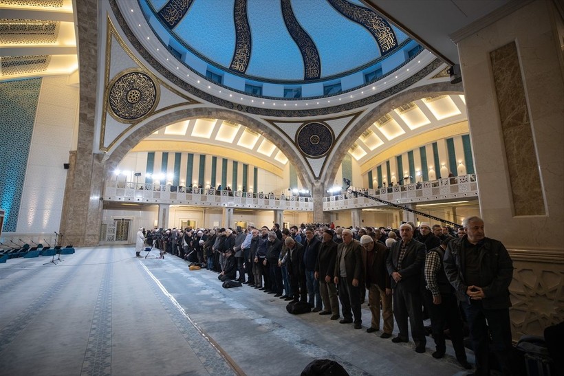 Türkiye'nin dört bir yanında Miraç Kandili idrak edildi! Dualar depremzedeler için - Resim: 25