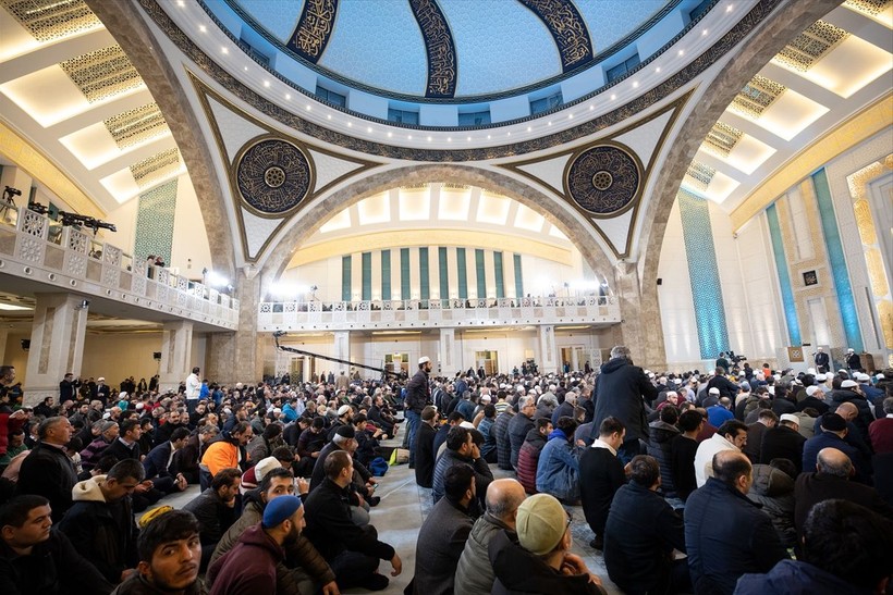 Türkiye'nin dört bir yanında Miraç Kandili idrak edildi! Dualar depremzedeler için - Resim: 29