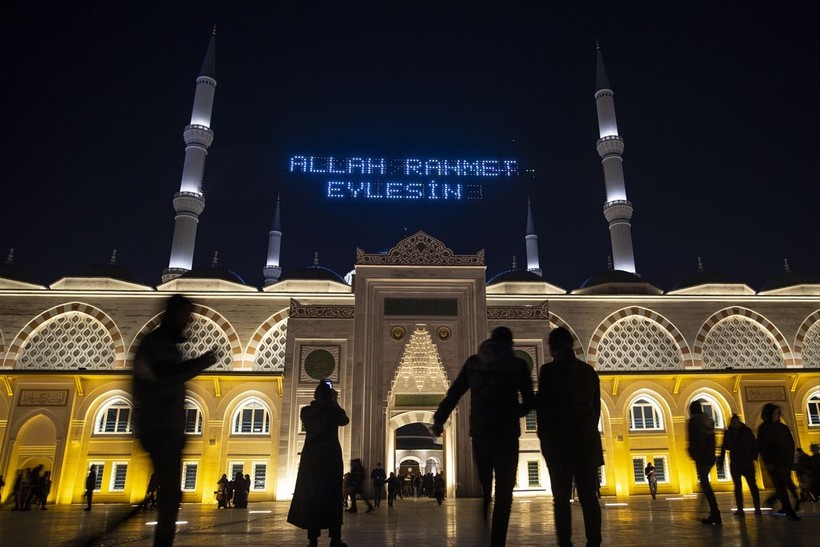 Türkiye'nin dört bir yanında Miraç Kandili idrak edildi! Dualar depremzedeler için - Resim: 39