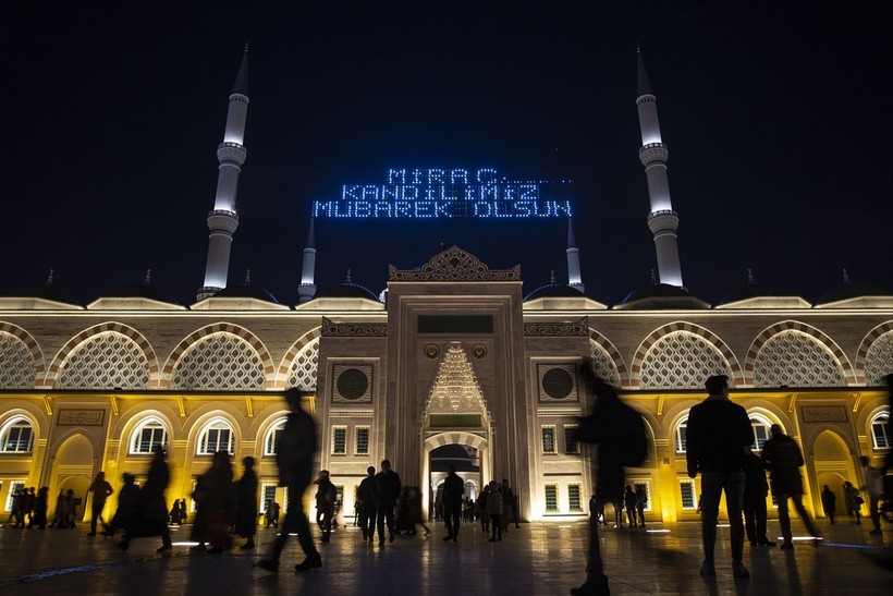 Türkiye'nin dört bir yanında Miraç Kandili idrak edildi! Dualar depremzedeler için - Resim: 40