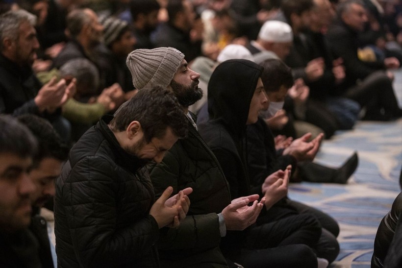 Türkiye'nin dört bir yanında Miraç Kandili idrak edildi! Dualar depremzedeler için - Resim: 49