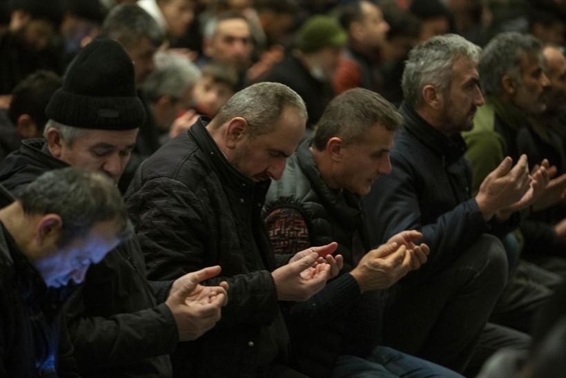 Türkiye'nin dört bir yanında Miraç Kandili idrak edildi! Dualar depremzedeler için - Resim: 50
