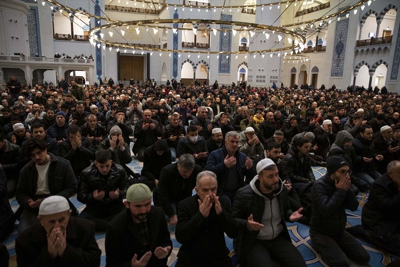 Türkiye'nin dört bir yanında Miraç Kandili idrak edildi! Dualar depremzedeler için - Resim: 52