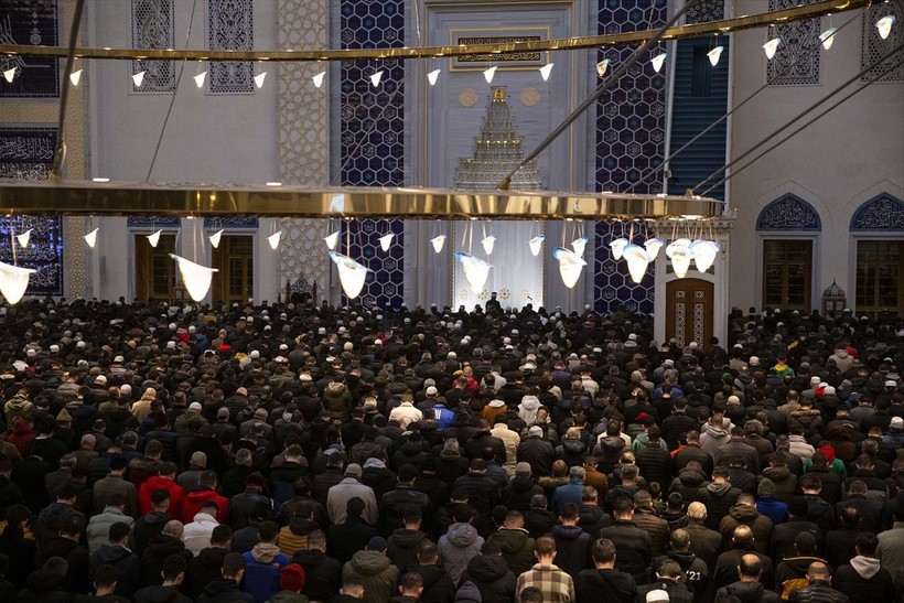 Türkiye'nin dört bir yanında Miraç Kandili idrak edildi! Dualar depremzedeler için - Resim: 54