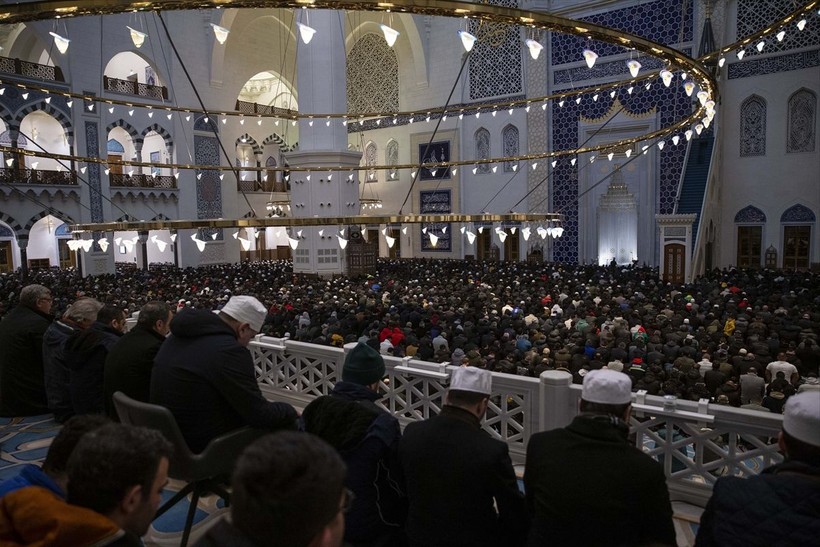 Türkiye'nin dört bir yanında Miraç Kandili idrak edildi! Dualar depremzedeler için - Resim: 56