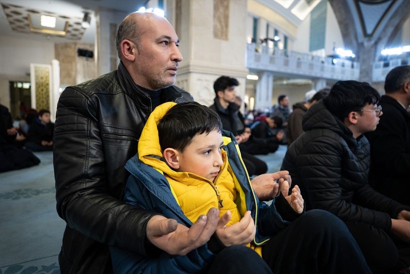Türkiye'nin dört bir yanında Miraç Kandili idrak edildi! Dualar depremzedeler için - Resim: 34