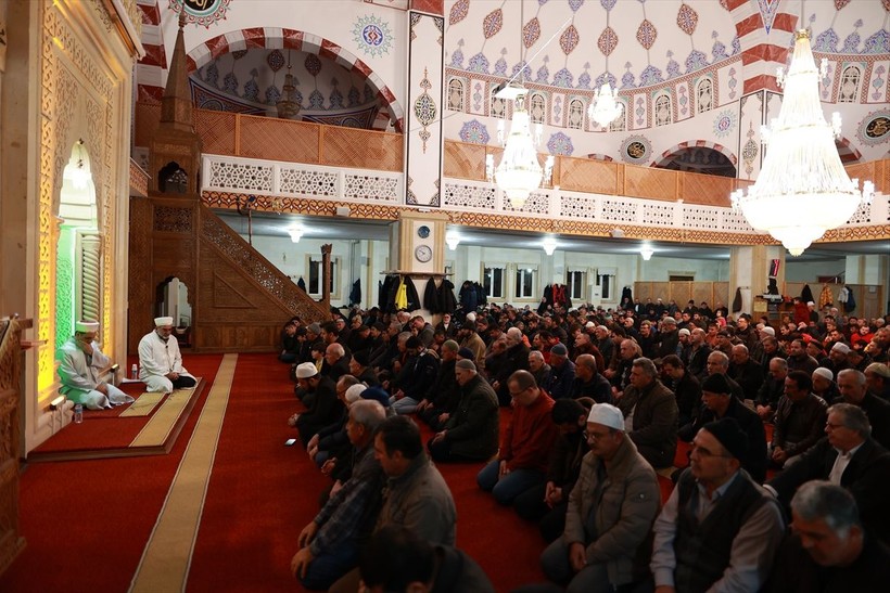 Türkiye'nin dört bir yanında Miraç Kandili idrak edildi! Dualar depremzedeler için - Resim: 18