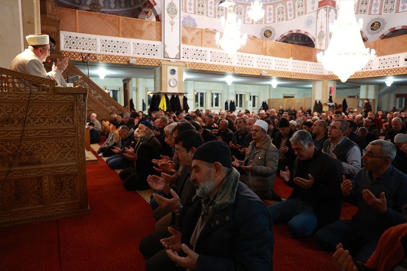 Türkiye'nin dört bir yanında Miraç Kandili idrak edildi! Dualar depremzedeler için - Resim: 20