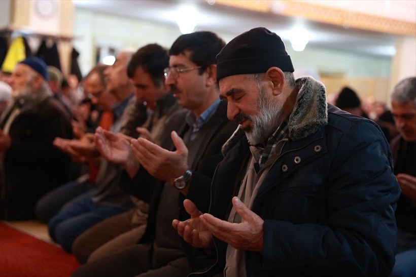 Türkiye'nin dört bir yanında Miraç Kandili idrak edildi! Dualar depremzedeler için - Resim: 21