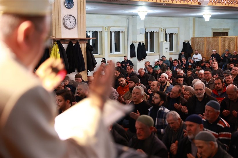 Türkiye'nin dört bir yanında Miraç Kandili idrak edildi! Dualar depremzedeler için - Resim: 22