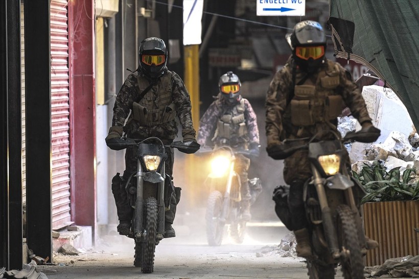 Hatay'da görevlendirilen özel harekat polisleri asayişi sağlıyor - Resim: 3