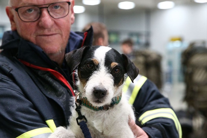 Depremin vurduğu illerdeki enkazlarda arama kurtarma köpekleri birçok kişinin hayatını kurtardı - Resim: 25