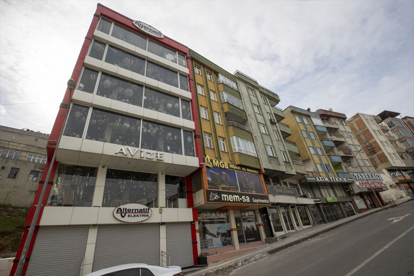 Kahramanmaraş depreminde hiç hasar almayan bir avize dükkanı şaşkınlık yarattı - Resim: 7