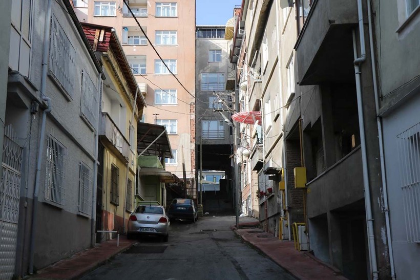 Kahramanmaraş merkezli depremin ardından Samsun'daki o apartman herkesi korkuttu! Altından sokak geçiyor - Resim: 2
