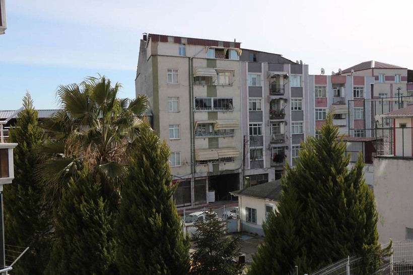 Kahramanmaraş merkezli depremin ardından Samsun'daki o apartman herkesi korkuttu! Altından sokak geçiyor - Resim: 5