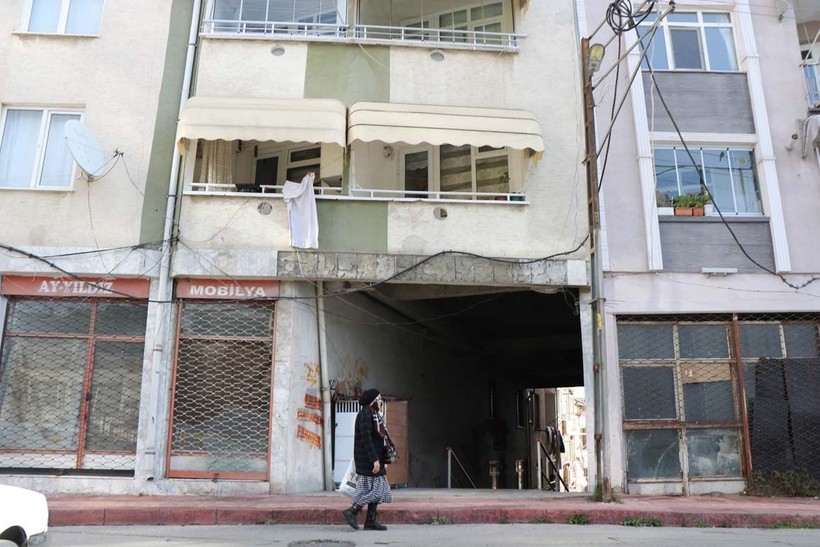 Kahramanmaraş merkezli depremin ardından Samsun'daki o apartman herkesi korkuttu! Altından sokak geçiyor - Resim: 6