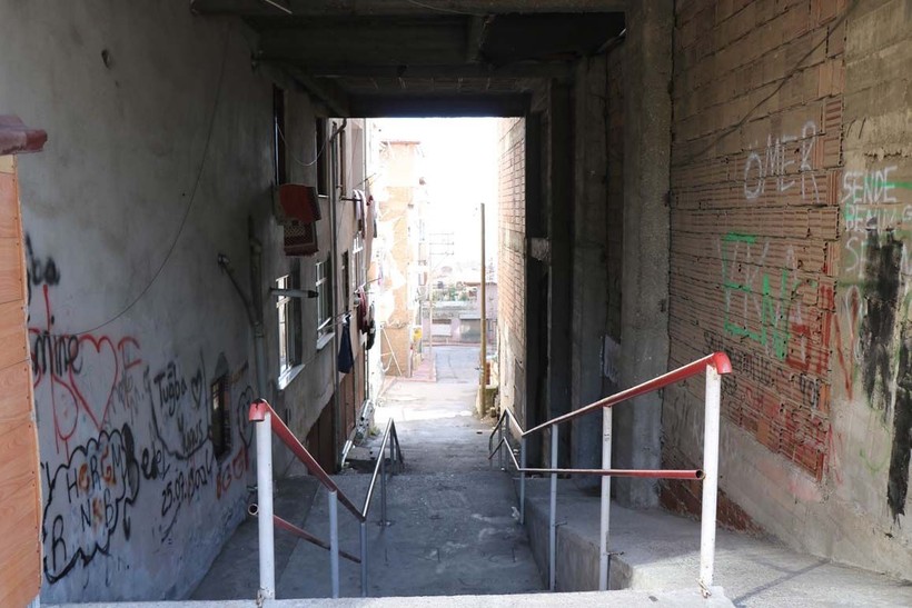 Kahramanmaraş merkezli depremin ardından Samsun'daki o apartman herkesi korkuttu! Altından sokak geçiyor - Resim: 7