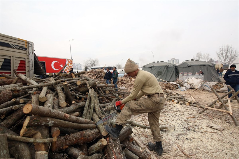 "Asrın Felaketi'nde Mehmetçik ilk andan bu yana millet ile yan yana! Acıya da ortak oldular tebessüme de... - Resim: 37