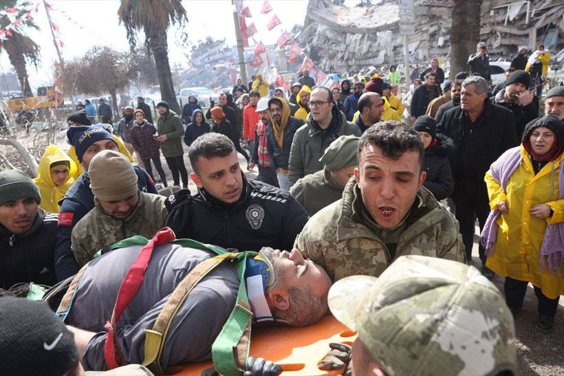 "Asrın Felaketi'nde Mehmetçik ilk andan bu yana millet ile yan yana! Acıya da ortak oldular tebessüme de... - Resim: 61