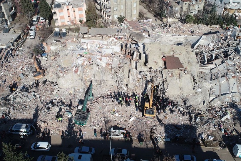 Kahramanmaraş depremi sonrası başlatılan göçük kaldırma çalışmaları hakkında konuşan Prof. Dr. Ahmet Ercan: Kurtarılmayı bekleyen en az 100-120 kişi var - Resim: 4