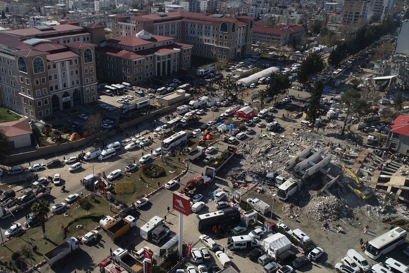 Kahramanmaraş depremi sonrası başlatılan göçük kaldırma çalışmaları hakkında konuşan Prof. Dr. Ahmet Ercan: Kurtarılmayı bekleyen en az 100-120 kişi var - Resim: 6