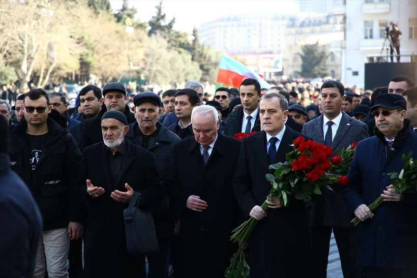 Azerbaycan'da Hocalı Soykırımı kurbanları anıldı! Ermeniler 106'sı kadın, 70'i yaşlı, 63'ü çocuk 613 Azerbaycan vatandaşını katletti - Resim: 4