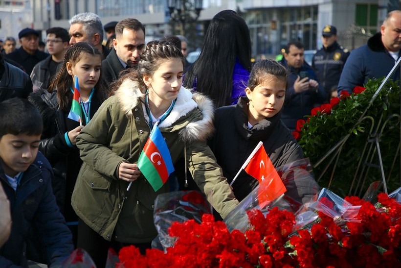 Azerbaycan'da Hocalı Soykırımı kurbanları anıldı! Ermeniler 106'sı kadın, 70'i yaşlı, 63'ü çocuk 613 Azerbaycan vatandaşını katletti - Resim: 17
