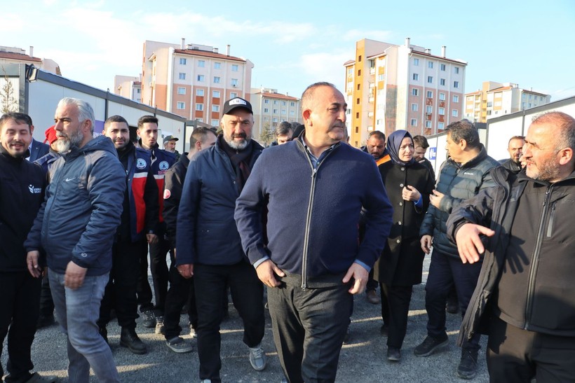 Asrın felaketi için Dünya seferber oldu! Kaç ülkeden kaç kişi geldiğini Bakan Çavuşoğlu açıkladı, hala gitmeyenler var - Resim: 1