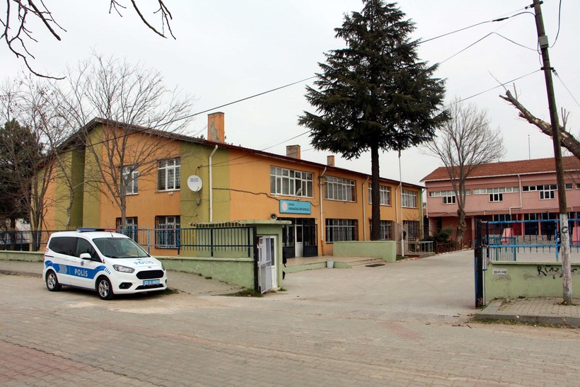 Edirne'de Karaağaç Ortaokulu'nda dehşet veren olay: 7'nci sınıftaki kız 5 arkadaşını... - Resim: 1