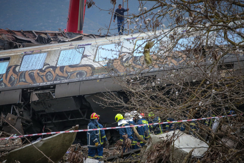 Yunanistan'daki tren kazasında can kaybı 57'ye yükseldi, 56 kişi hala kayıp - Resim : 2