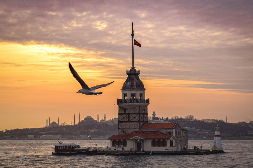 İstanbul Boğazı'nın simgesi Kız Kulesi'nde restorasyon çalışmasında sona gelindi: Külah ilk kez göründü - Resim: 2