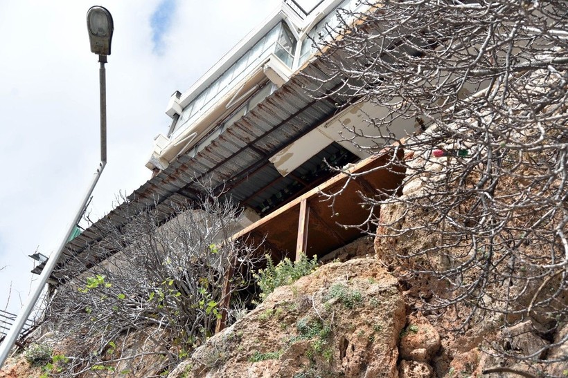 Görüntüler dehşete düşürdü: Antalya'da falezlerin yarıklar oluşturduğu kaya üzerinde ev! - Resim: 13