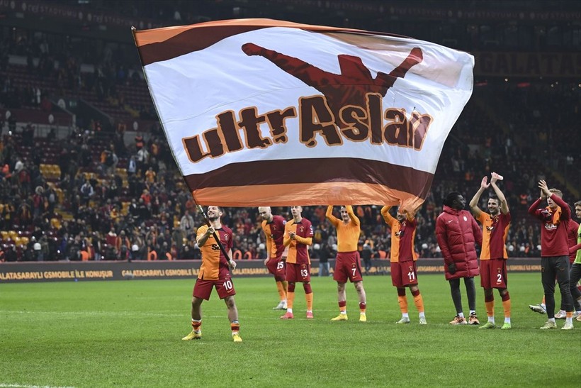 Galatasaray'da 8 yolcu! Okan Buruk biletlerini kesti - Resim: 1
